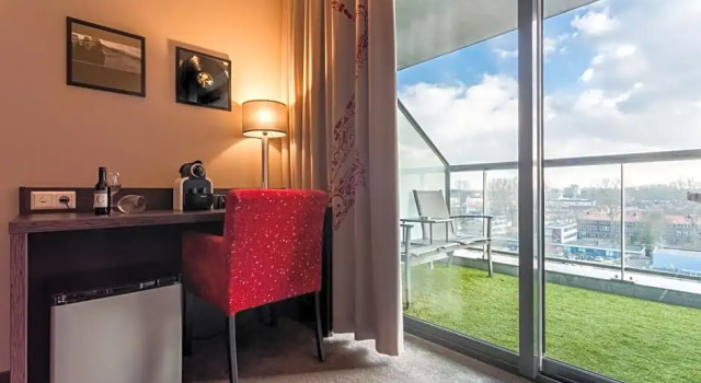 Номер Comfort с балконом Hampshire Hotel - Delft Centre