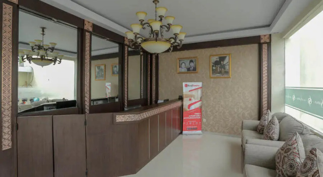 RedDoorz Plus near Solo Paragon Mall
