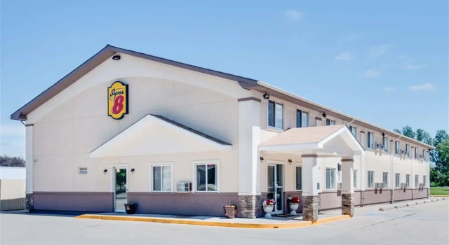 Super 8 Grand Forks, Забронировать Отель Отели и гостиницы Гранд-Форкс, рядом с Splasher's of the South Seas, Отель