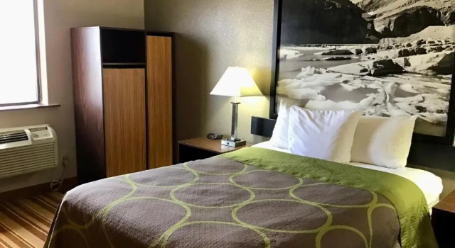 Номер Standard Super 8 by Wyndham Helena