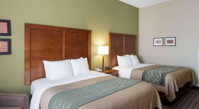 Comfort Inn & Suites Fayetteville, Varaa Hotelli Hotellit Ozark pysäköinnillä, Pysäköinti