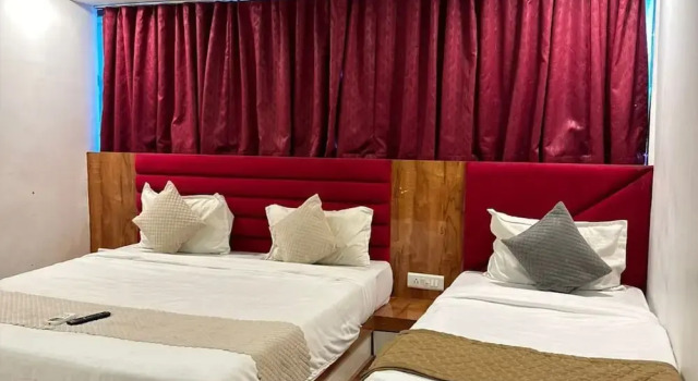 Номер Deluxe Goroomgo The Crown Ahmedabad