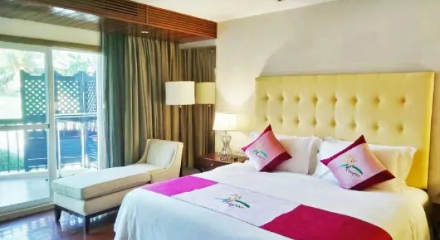 Люкс с красивым видом из окна Yalong Bay Golf Club