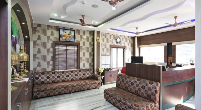OYO 13288 Hotel Rajashree Inn, Book Hotel 3-stjernede hoteller i Kāhārpāra, 3*
