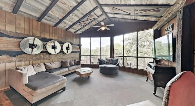Lucky Goat House: Near Lake & Activities 4 Bedroom Cabin