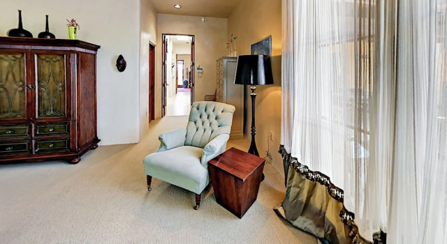 Custom-designed European-style Home 2 Bedrooms 1 Bathroom Home, Varaa Lomakoti Santa Fe New Mexico