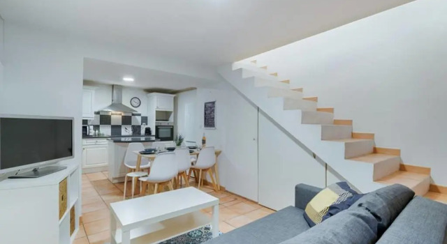 Апартаменты Heart Panier - Renovated Duplex - 3 Bedrooms