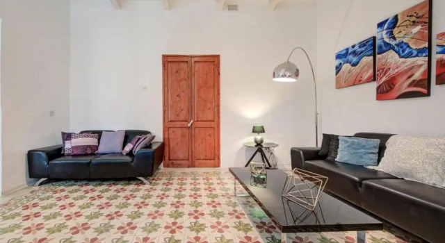 Valletta 2 bedroom sleeps 6 apartment walking distance to centre and the sea