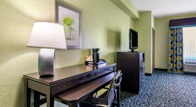 Четырёхместный люкс Hampton Inn by Hilton Tampa Fairgrounds Casino