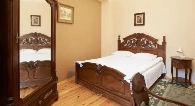 Cozy Apartment in Gothic Style House in the Heart of the Old Town, Забронировать Апартаменты/квартира Отели Вильнюса с парковкой, рядом с Костел Святой Анны, Парковка