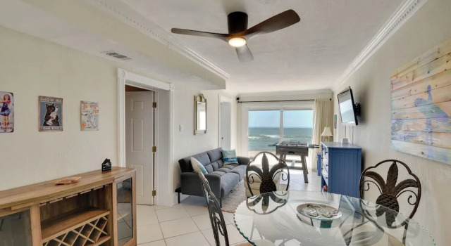 Flagler Beach Oceanfront Haven w/ Hot Tub!, Rezervovat Hotel Flagler Beach Florida