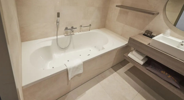 Номер Comfort с балконом Van der Valk Hotel Leeuwarden