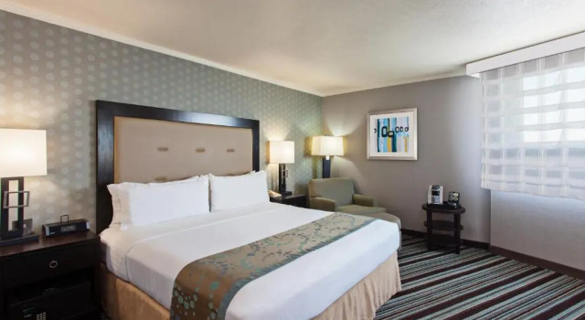 Номер Standard Holiday Inn Long Beach - Airport by IHG