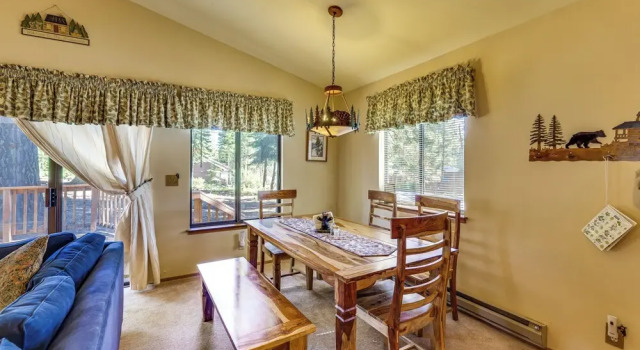 Quiet Truckee Retreat w/ Deck, 5 Mi to Donner Lake
