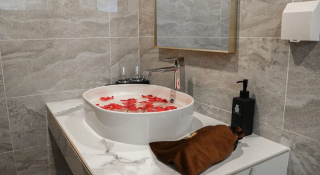 Кровать в общем номере с 6 комнатами с видом на город Mettavary Hotel