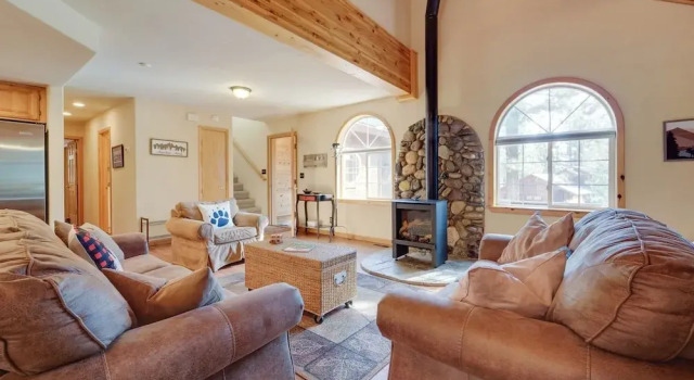 4 Mi to Downhill Ski Resort! Spacious Family Haven