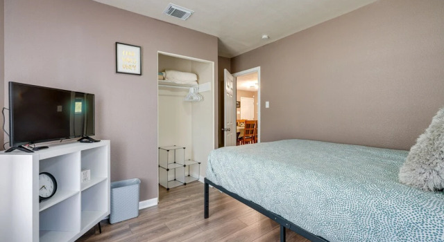 Коттедж Single-story Home in San Antonio: Great Location!