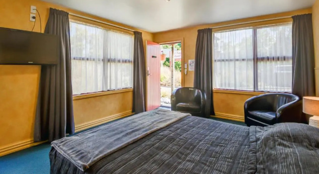 Студия Standard Red Tussock Motel