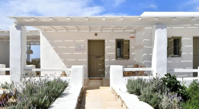 Luxury Paros Villa Villa Calypso Beautiful Serene Sleeps up to 11 Glisidia, Book Villa Pounta Grækenland