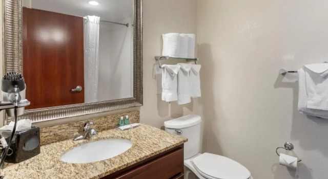 Люкс MainStay Suites Near Denver Downtown