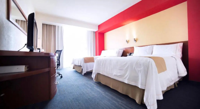 Четырёхместный номер Standard Holiday Inn Express Guadalajara Expo by IHG