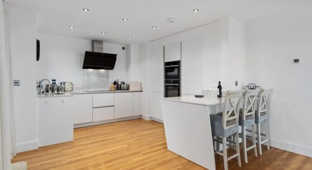 Апартаменты с балконом Apartment 8 Waterstone House - Luxury Apartment Sea Views Pet Friendly