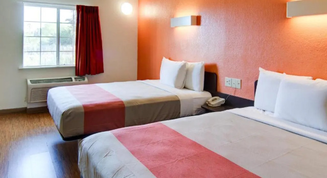 Четырёхместный номер Standard Motel 6-Mount Pleasant, TX