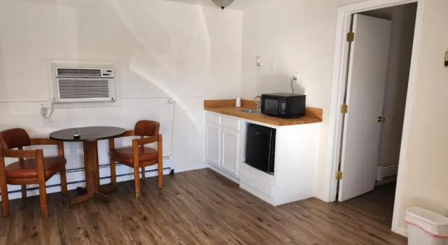 Четырёхместный номер Deluxe Golden Arrow Motel