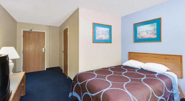 Двухместный номер Standard Super 8 by Wyndham Newburgh/West Point Stewart Intl Airport