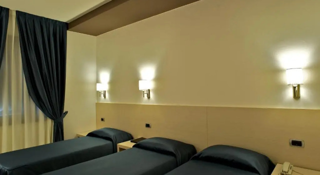 Трёхместный номер Standard Sam Hotel