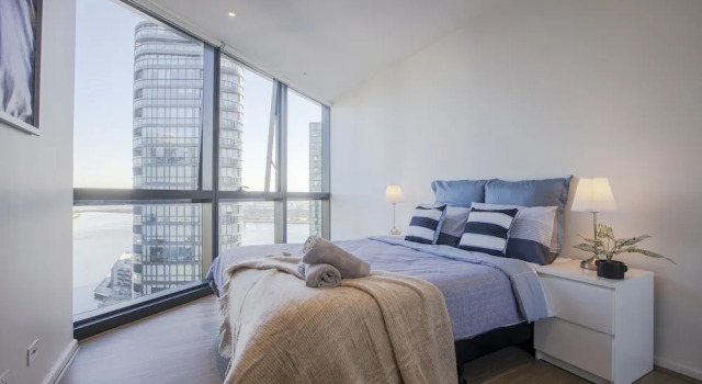 Docklands high level 1 Bedroom Apartment with pool by KozyGuru, Забронировать Апартаменты/квартира Докландс Мельбурн, рядом с Пристань для яхт «Е»