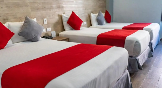 Трёхместный номер Standard с балконом Hotel Hidalgo