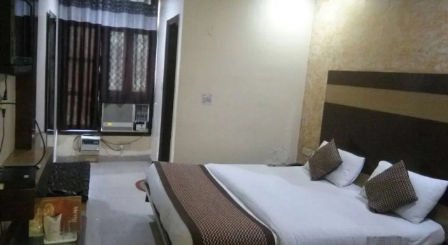 Hotel Dwarkadhish Intercontinental, Забронировать Отель Отели Нью-Дели с парковкой, рядом с Железнодорожный вокзал Нью-Дели, Парковка