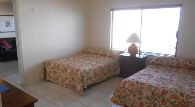 Люкс #55 Suite Bungalow Seaside Hotel & Victors RV Park