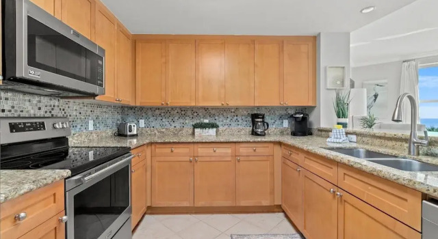 Номер Standard Luxury Beachfront Condo w/ 2 Balconies! Sleeps 8! Walk to Pier Park!