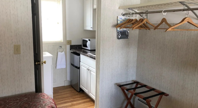 Четырёхместный номер Deluxe Island Pond Country Inn