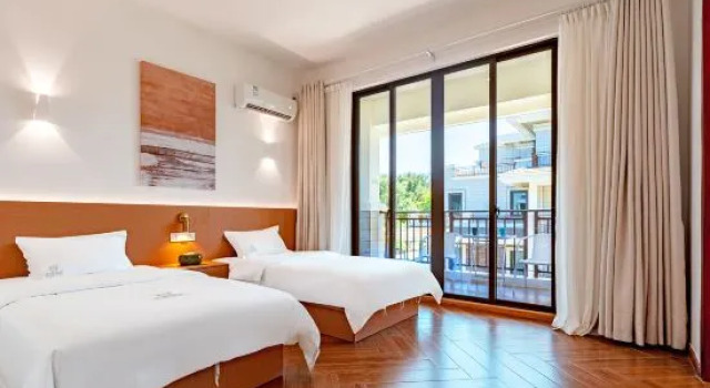 Семейный люкс с балконом Dongshan Jiguo Villa (Jinluan Bay Scenic Area)