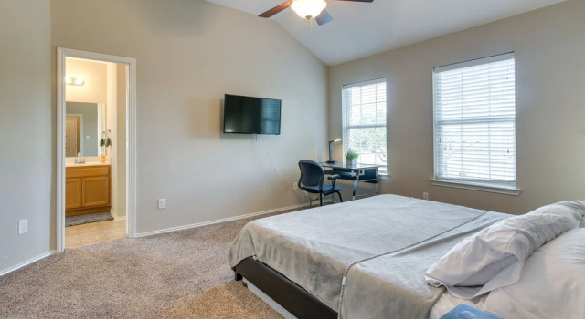 Pet-friendly Pearland Home ~ 21 Mi to Houston!, Buchen Sie Hotel Pearland Texas Gulf Coast