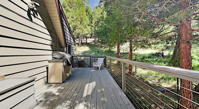 Serene : Forest Views & Wraparound Deck! 3 Bedroom Home, Reserva ahora Hotel Blue Jay California