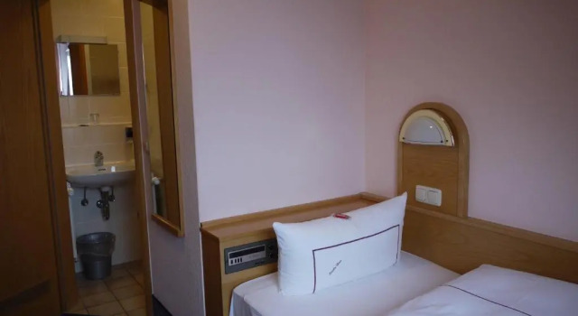 Standard single cameră Hotel Ebner
