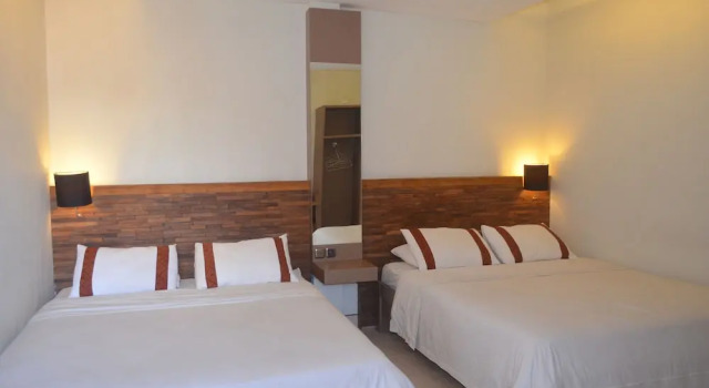 Четырёхместный семейный номер Standard Mawar Asri Hotel
