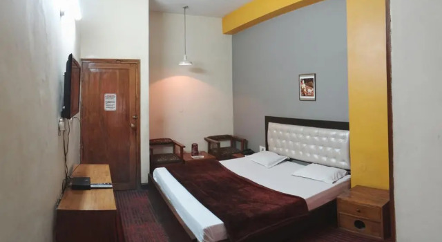 Gaurav Hotel