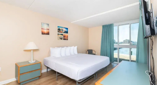 Номер Premium с 2 комнатами с балконом и с видом на залив Bay Club Resort by CoolVacay