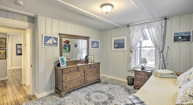 Charming Sutton Cottage: Walk to Lake & Farm!, Buchen Sie Ferienhaus North Sutton Mount Sunapee Resort