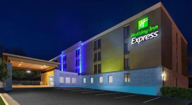 Кровать в общем номере Holiday Inn Express Fairfax-Arlington Boulevard by IHG