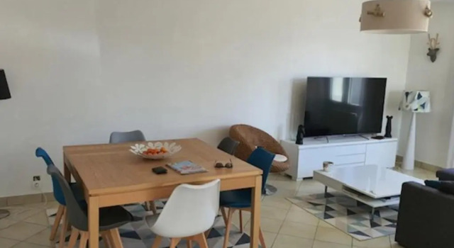 Коттедж Large House with Garden in Sainte Marie de Re