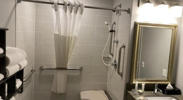 Четырёхместный номер Standard Country Inn & Suites by Radisson, Bemidji, MN