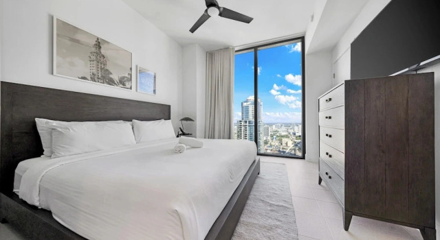 Luxury 1-BD with Breathtaking DTW Views