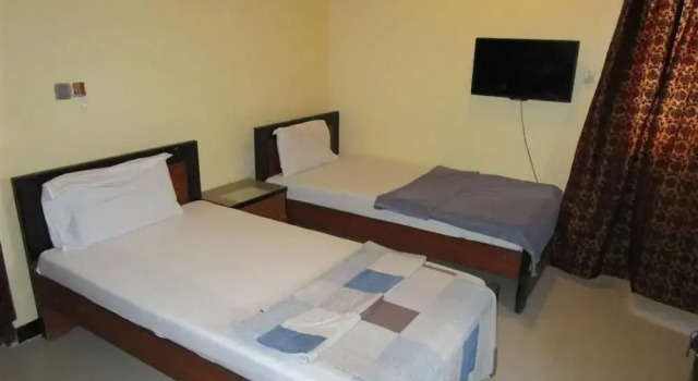 Jilani Guest House, Book Guesthouse Hotels in PECHS with Parking, Parking