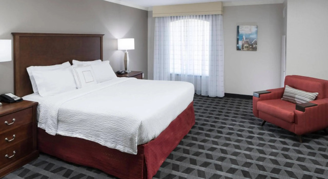 TownePlace Suites Fort Worth Downtown, Забронировать Отель Отели в центре Форт-Уэрт с завтраком, отели в центре Форт-Уэрт с завтраком
